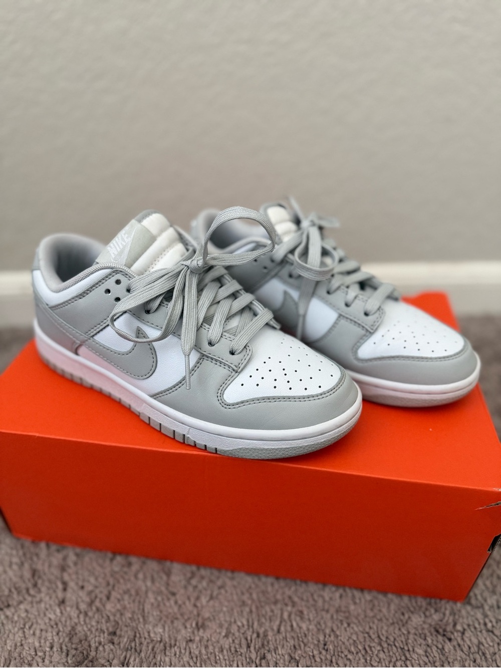 Nike Kids Low-Top Sneakers in White and Light Grey